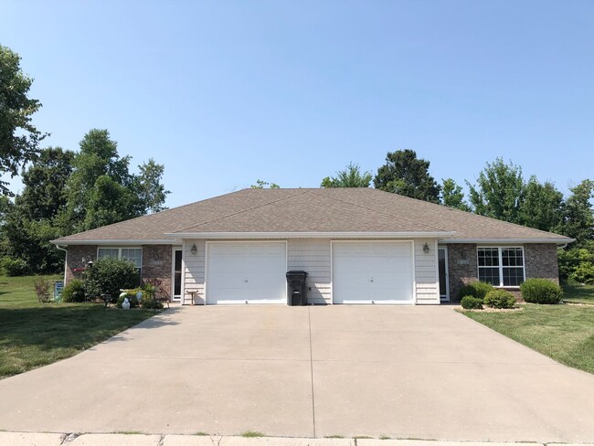 Primary Photo - 2 Bed Single Level Duplex in Grain Valley