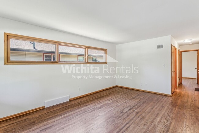 Building Photo - 1809 N Gow St