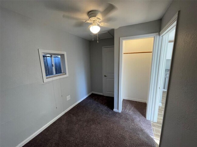 Building Photo - 69 Neyland St