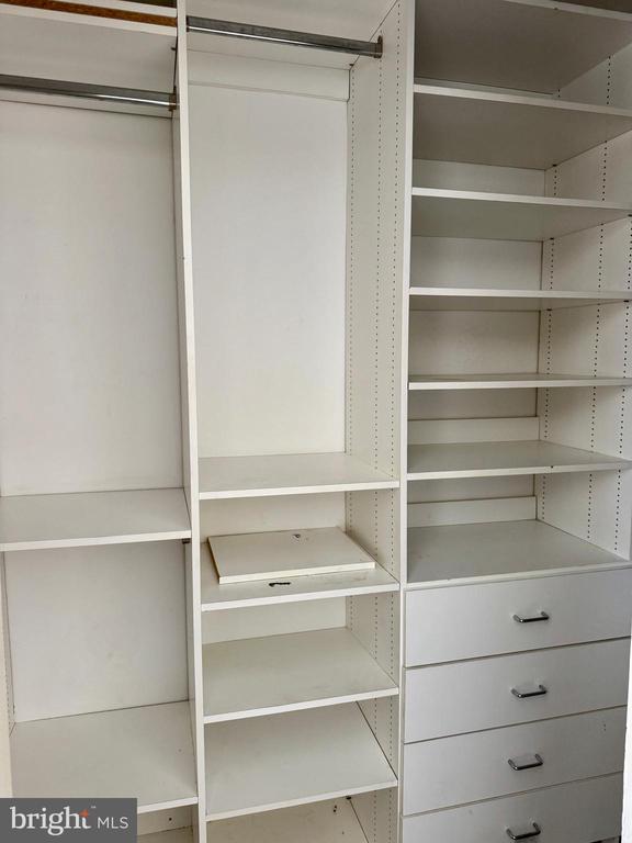 Building Photo - 8233 Fairview Rd