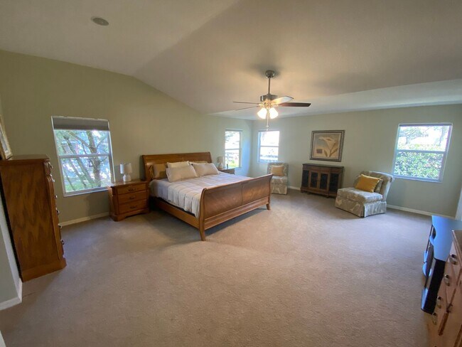 Building Photo - SEASONAL RENTAL in Glenview - 3 Beds, 2 Ba...