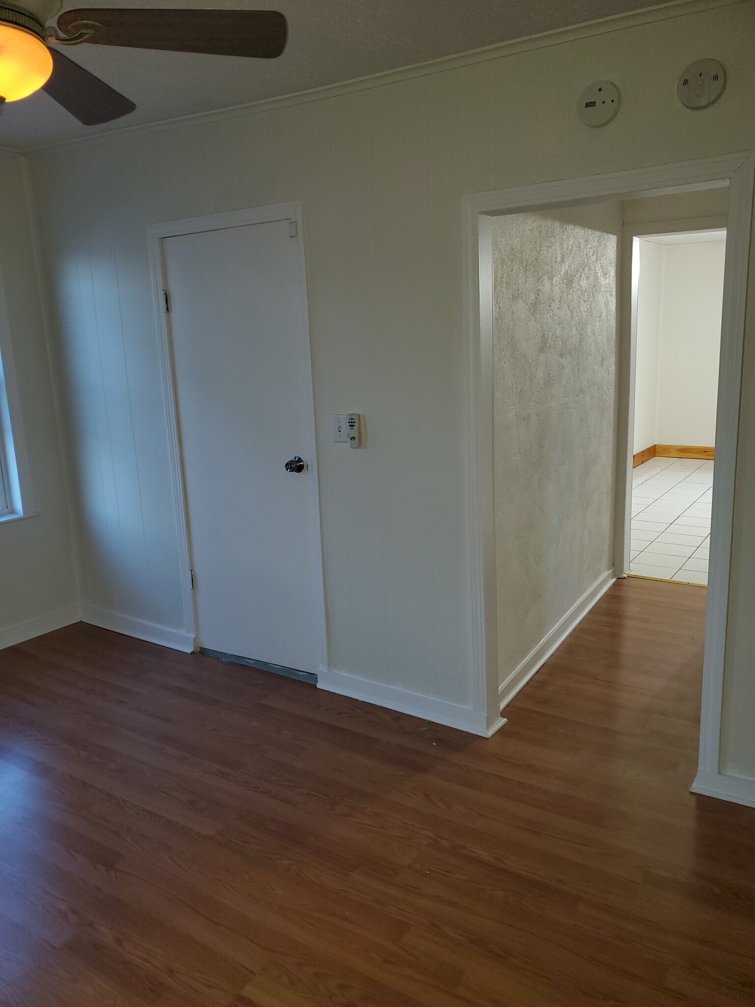 APT 1 HALL SPACE - 22 Vincent Ave