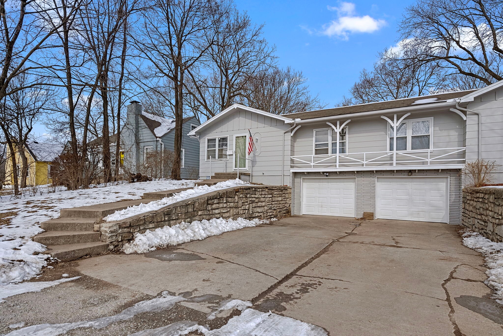 Building Photo - 906 E 84th St