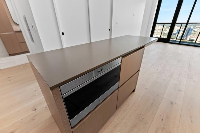 Building Photo - 610 Davis St