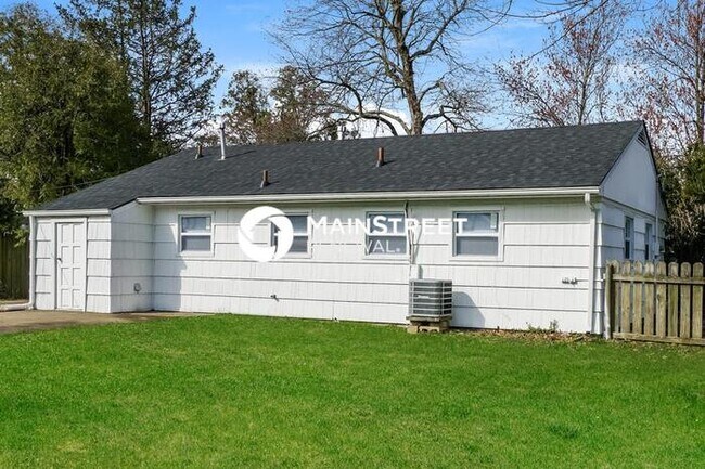 Building Photo - 3 Bedroom Pet-Friendly Home in LOUISVILLE, KY with Main Street Renewal