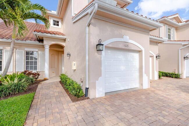 Building Photo - 2371 SW Carriage Hill Terrace