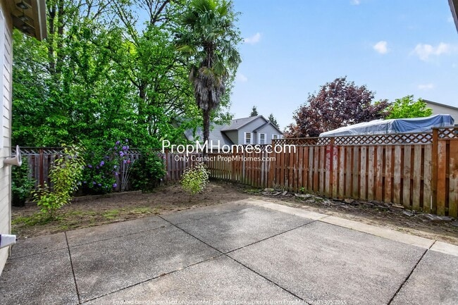 Building Photo - Spacious Three Bedroom Home in Clackamas!