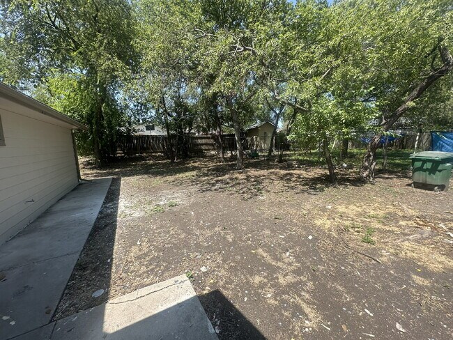 Building Photo - 1311 Hortencia Ave