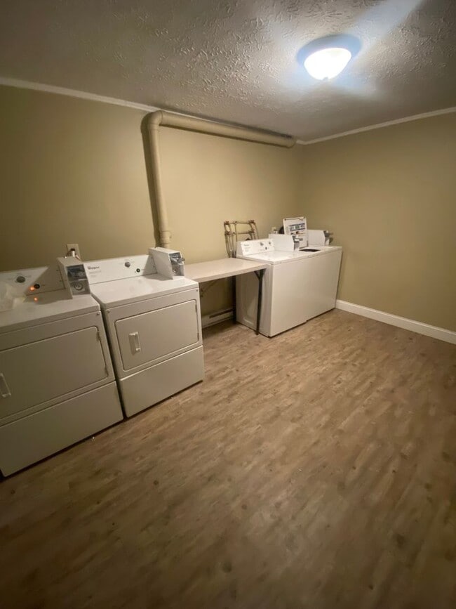 Building Photo - Studio Apartment