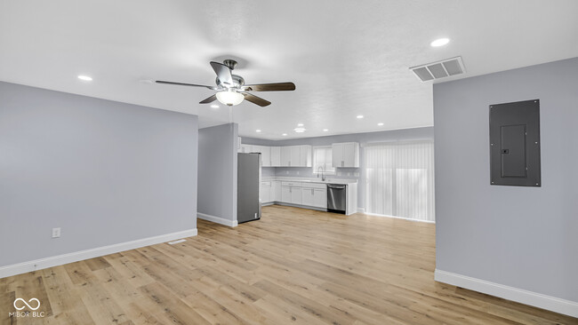 Building Photo - 3925 N Drexel Ave