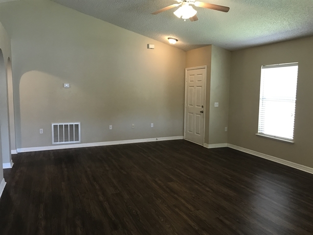 Building Photo - 6606 Gentle Oaks Dr N