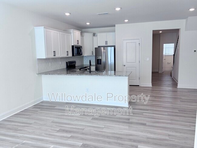 Building Photo - 456 La Maison Ave