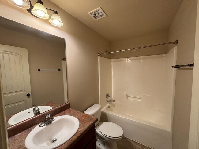 Building Photo - Beautiful Home for Rent in Phenix City!