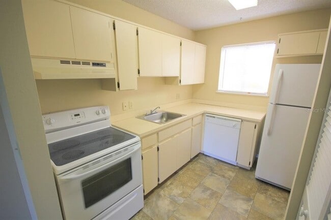 Building Photo - 22640 Watersedge Blvd