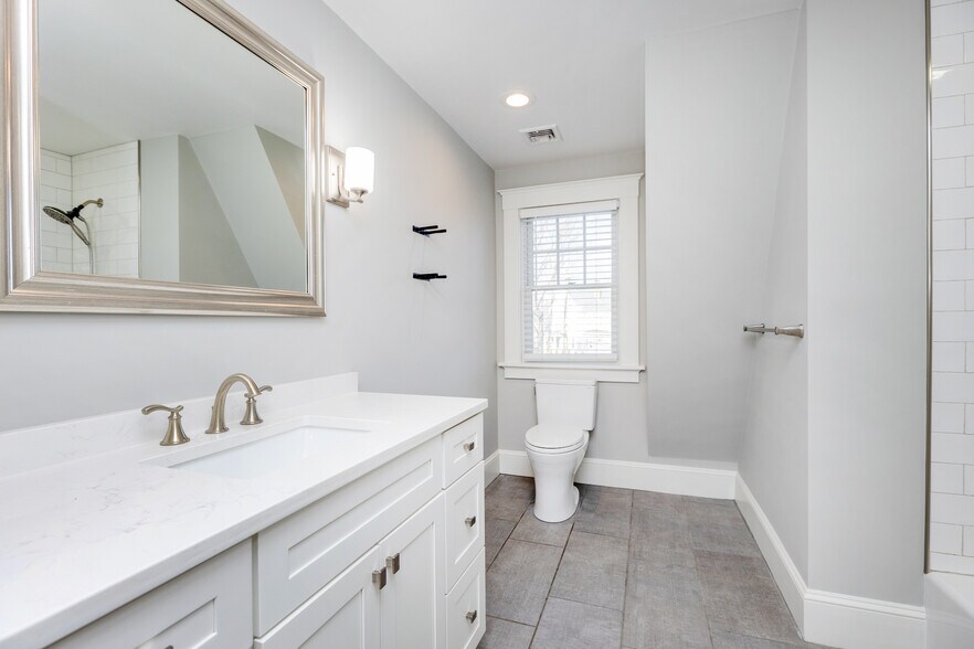 Building Photo - 4 East St