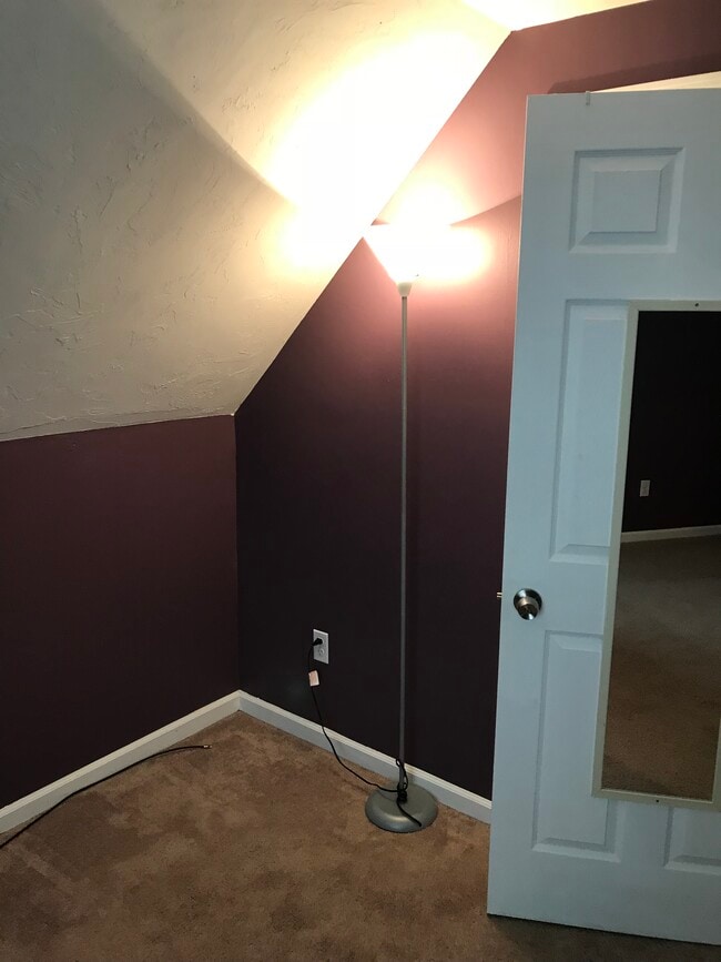 Building Photo - 16 Bowstring Way
