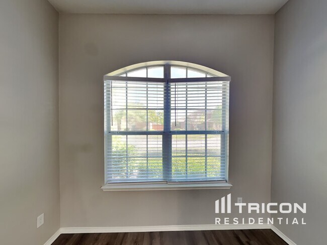 Building Photo - 630 Azalea Dr