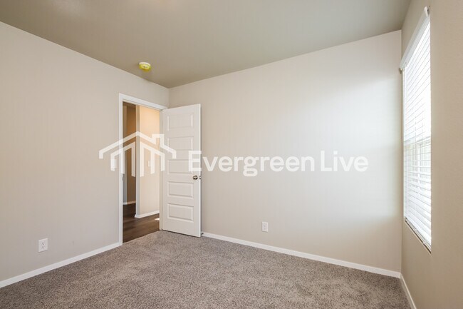 Building Photo - 1002 W Lawton Rd