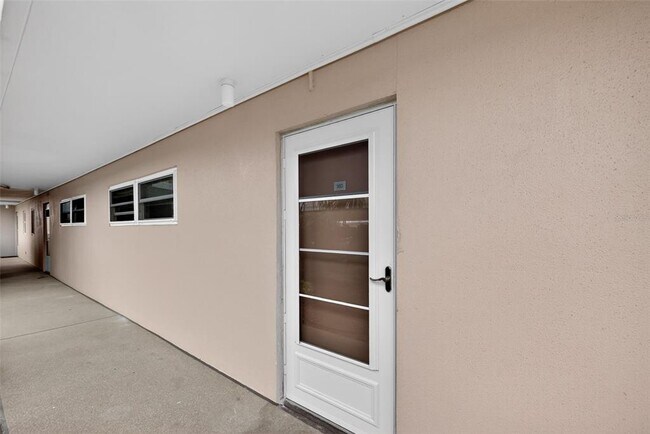 Building Photo - 7540 Bay Island Dr S