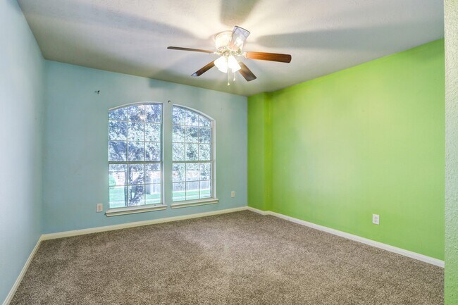 Building Photo - 3808 Armand Dr