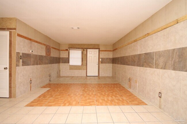 Building Photo - 130 E 9 Mile Rd