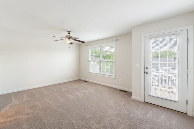 Building Photo - 2410 Winthrop Dr
