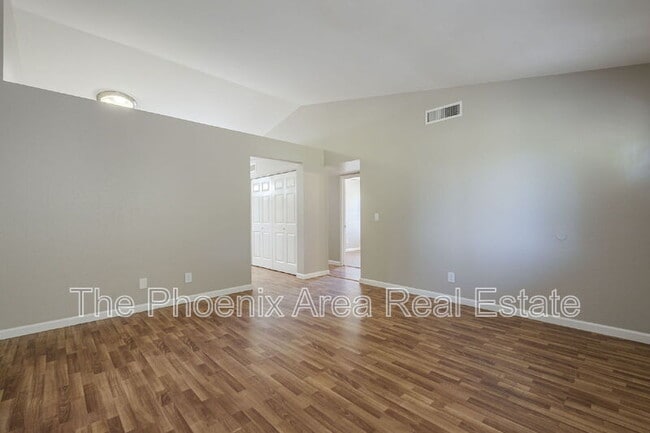 Building Photo - 875 S Nebraska St