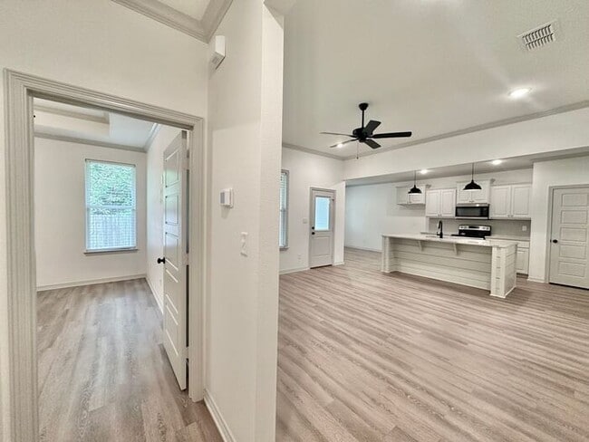 Building Photo - TOUR TODAY! 3 Bedroom 2 Bath Home in Tyler!