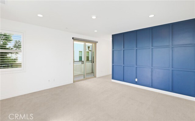 Building Photo - 148 Spectacle