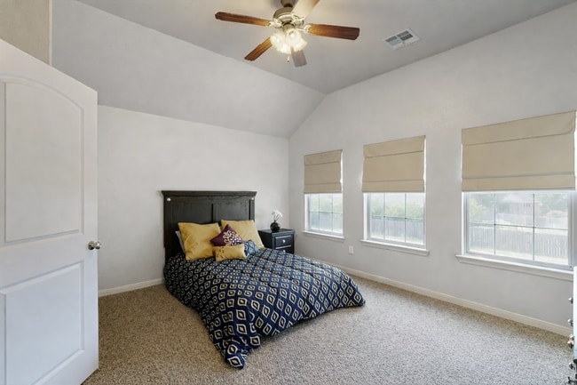 Building Photo - 908 Eagle Ave