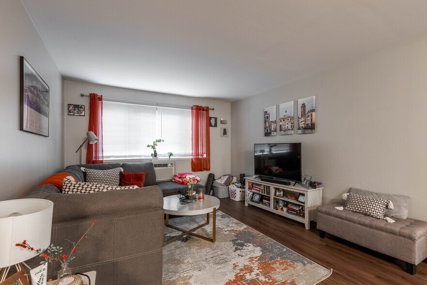 Building Photo - 607 W Wrightwood Ave