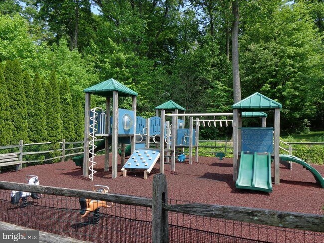 Building Photo - 211 Silverbell Ct