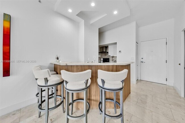 Building Photo - 6917 Collins Ave