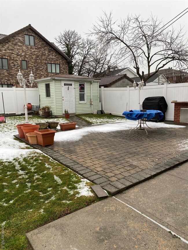 Building Photo - 151-55 20th Rd