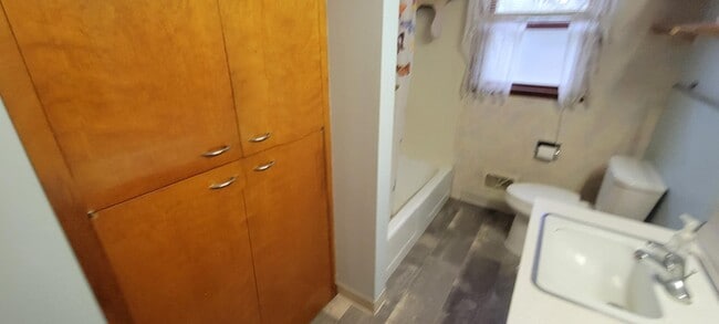 Building Photo - 421 Prentis Ave