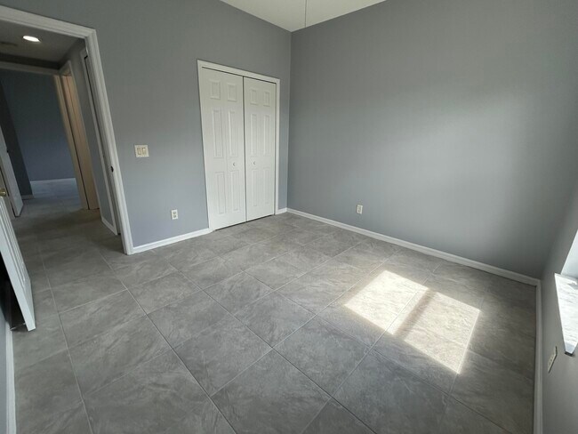 Building Photo - 974 SE Albatross Ave