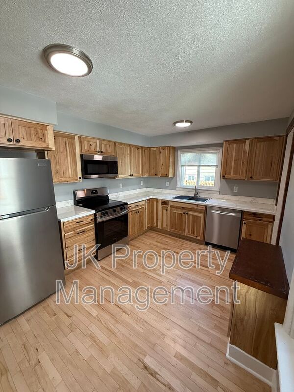 Building Photo - 913 5th Ave N