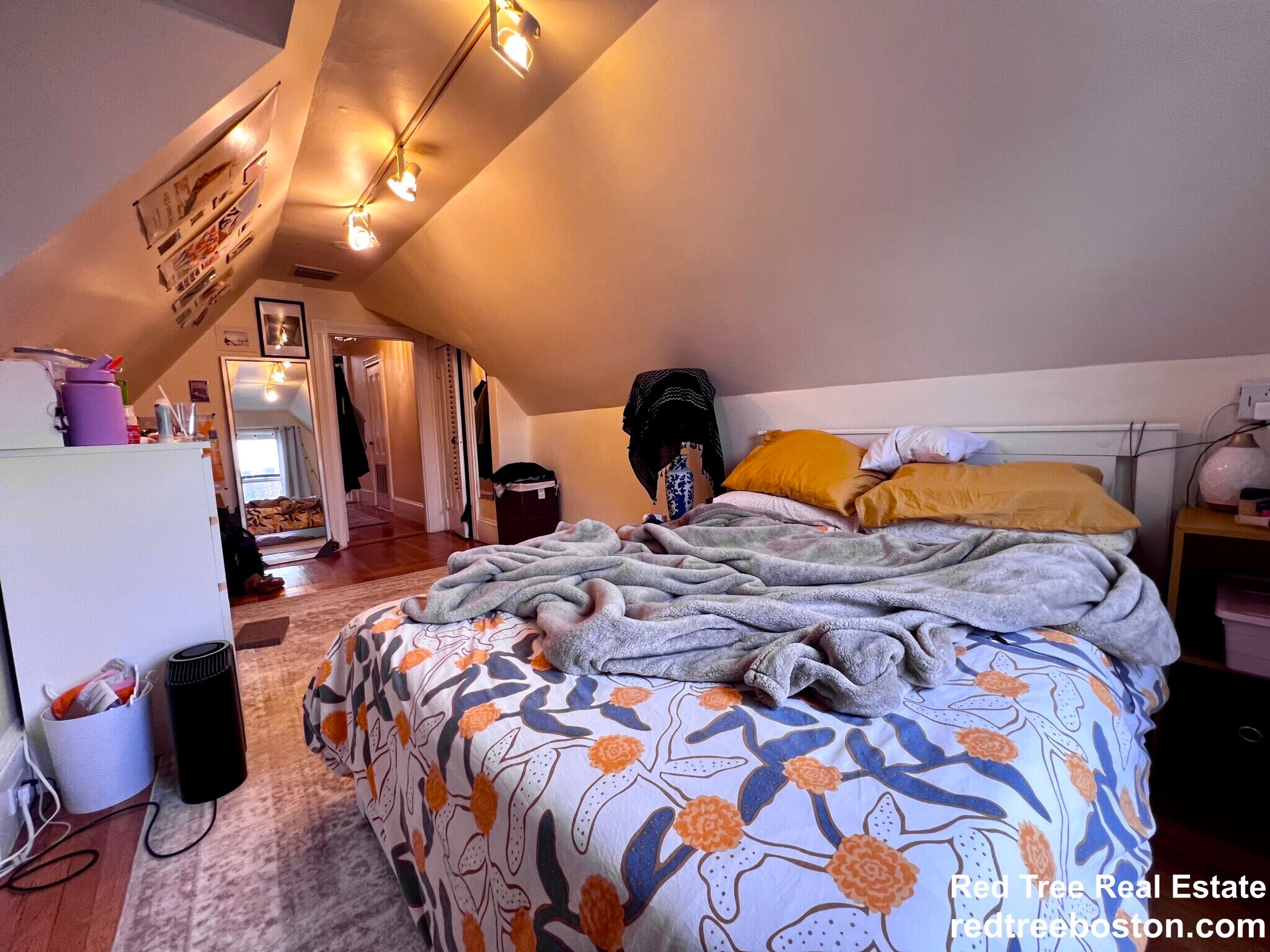 Building Photo - 1678 Beacon St