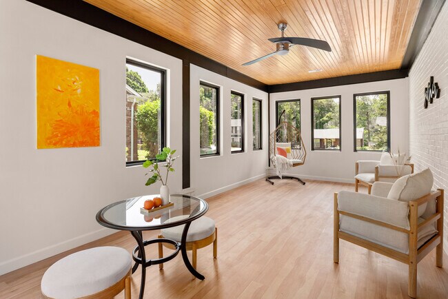 Building Photo - 5708 Southampton Rd