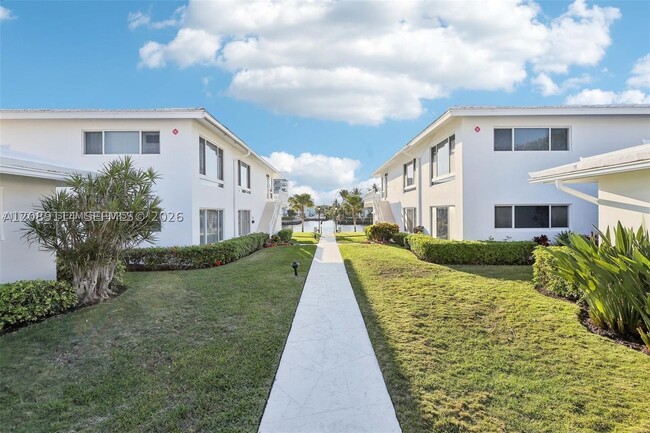 Building Photo - 1187 Hillsboro Mile