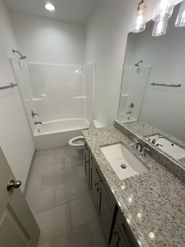 Building Photo - Charming 3BR/2BA with Easy Access to Shopping & Dining