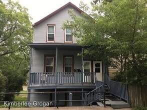 Building Photo - 830 E 6th St