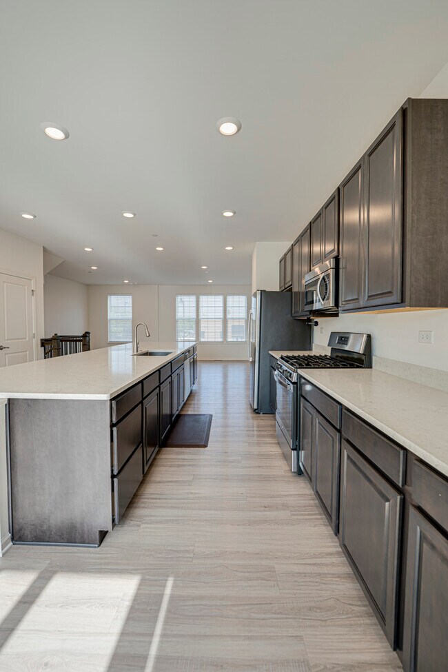 Building Photo - 2945 Showplace Dr