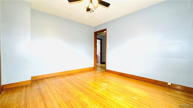 Building Photo - 2498 Woodlawn Ave