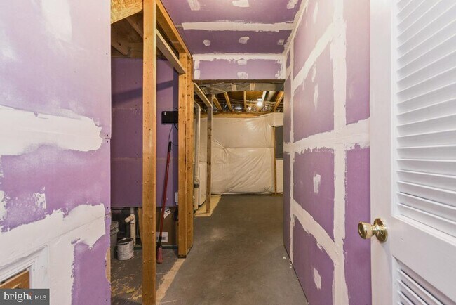 Building Photo - 2261 Forsythia Dr