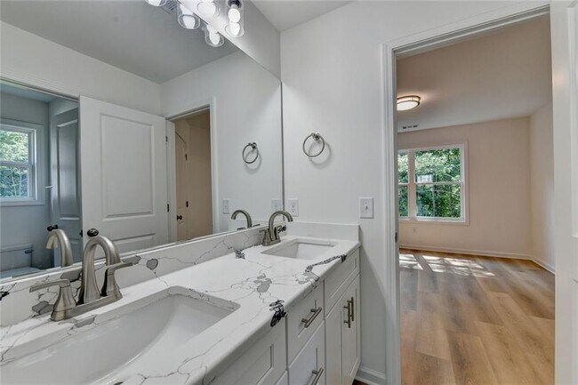 Building Photo - 9135 Fox Trail Ln