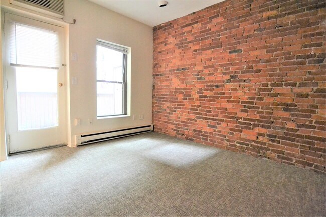 Building Photo - 67 St Germain St