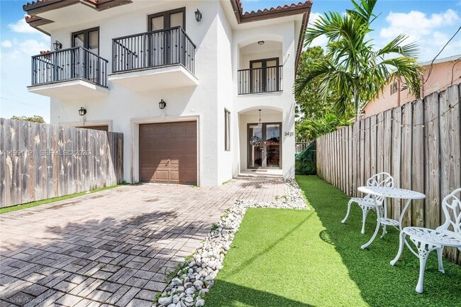 Building Photo - 3421 SW 13th Terrace