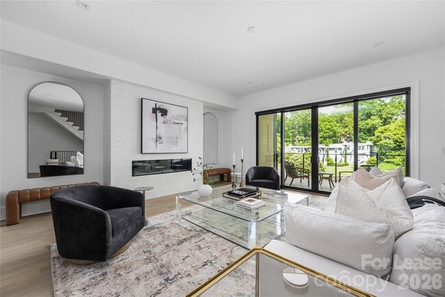 Building Photo - 614 Queens Rd