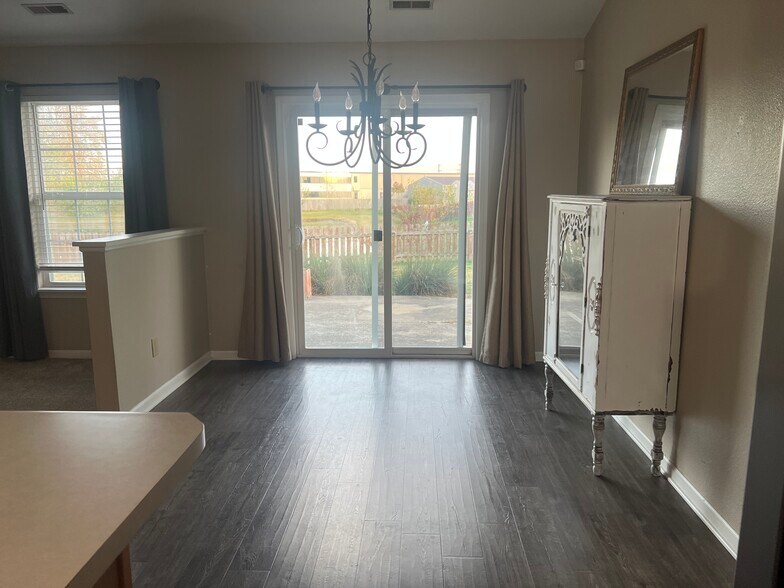 Dining area - 227 Lakemoore St